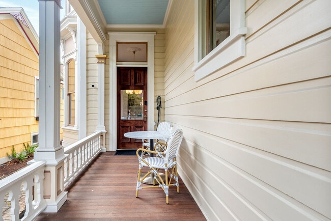 Building Photo - 2234 NW Johnson St