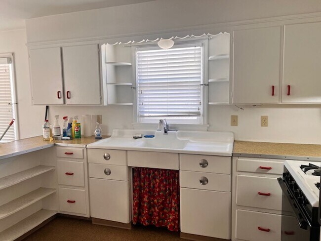 Building Photo - 2 Bed 1 Bath House in Scenic Parowan