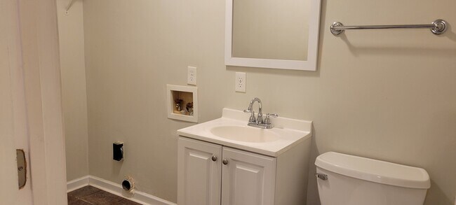 Building Photo - 4520 Bartow Carver Rd SE