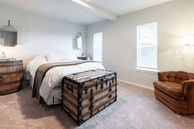 Building Photo - 624 E 32nd St