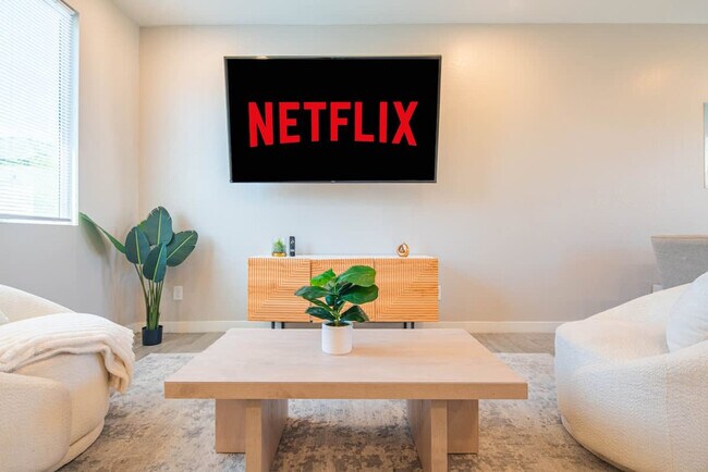 Building Photo - 6606 W Paradise Ln