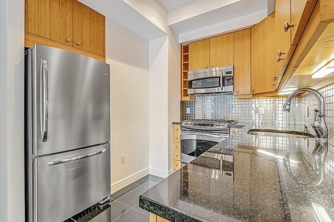 Building Photo - 30-11 21st St