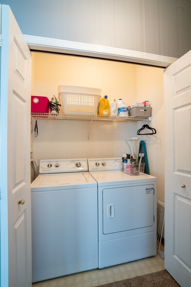 Building Photo - 5686 Barcroft Dr SW