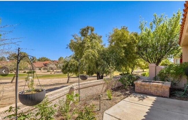 Building Photo - 8243 Round Hills Cir