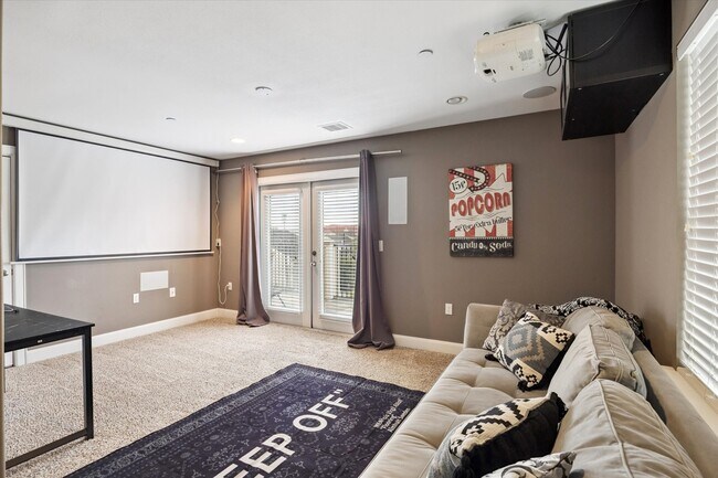 Building Photo - 1206 Cushing St