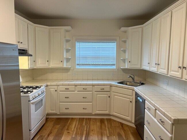 Building Photo - 708 N L St