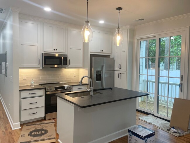 Building Photo - Fully Renovated in Heathwood with 2 Bedroo...