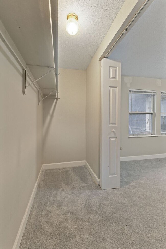 Building Photo - 3609 Balsam Ave