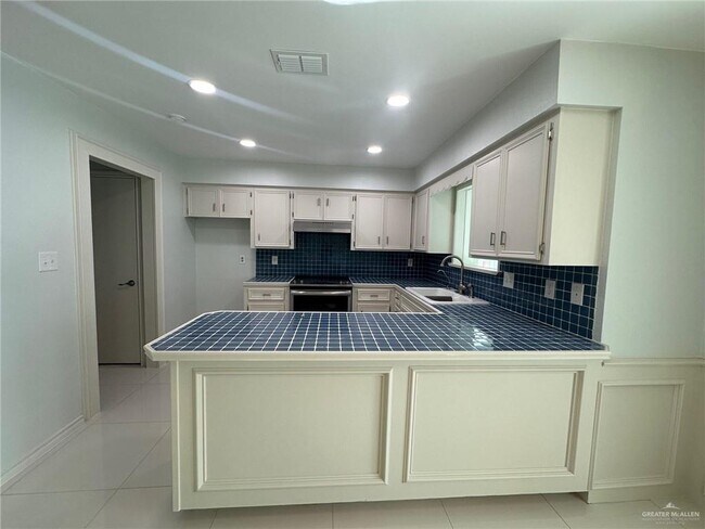 Building Photo - 23 N St