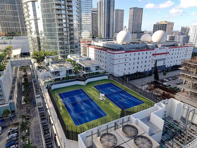 Building Photo - 851 NE 1st Ave