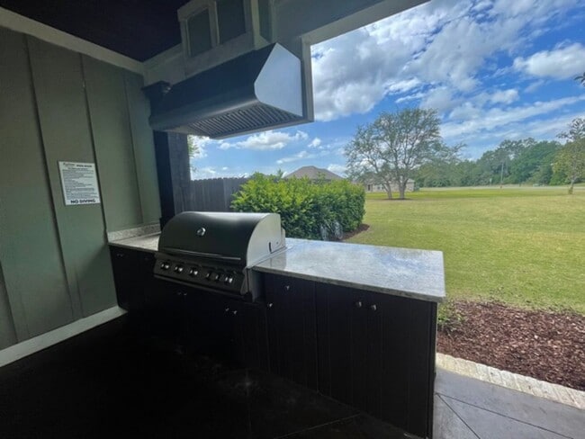 Building Photo - Beautiful 4/2/2 newer home for rent w/ community pool, playground, picnic area!