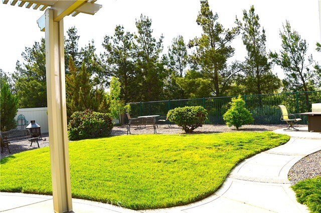 Building Photo - 1745 S Forest Oaks Dr