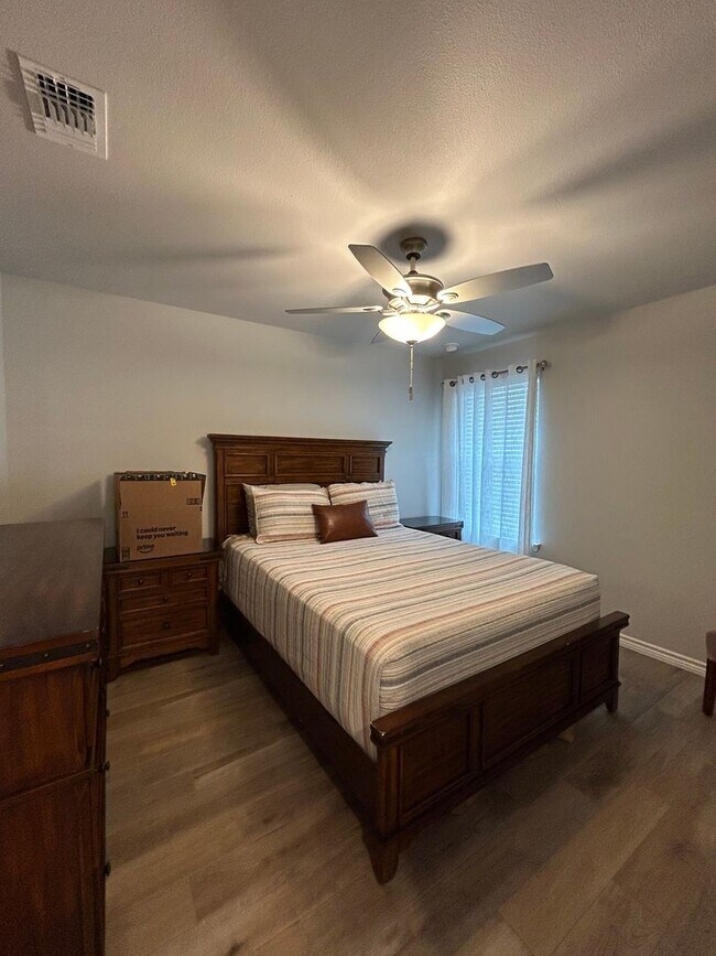 Building Photo - 2032 Twin Falls Dr