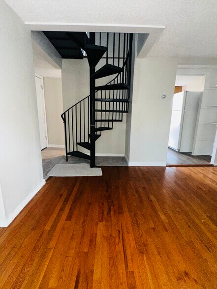 Bi-Level Unit !! - 139 Princeton St