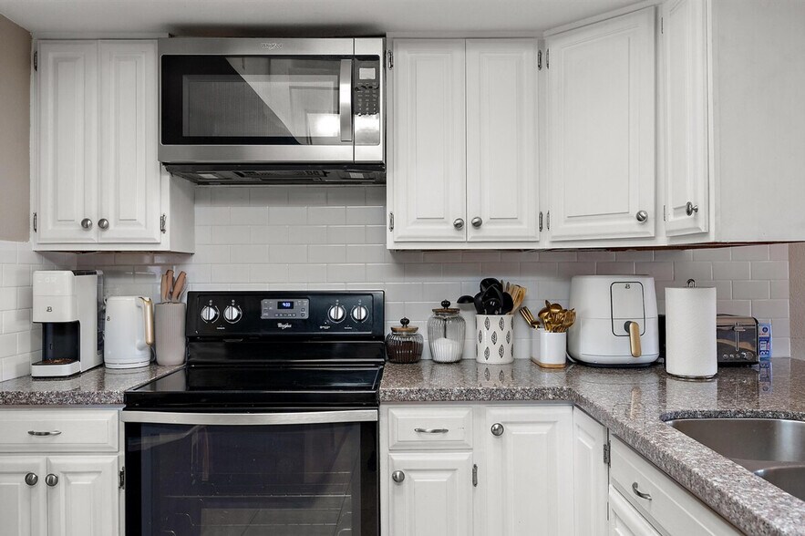 Building Photo - 4329 E Cherokee St