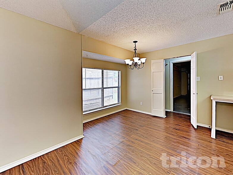 Building Photo - 773 Parkview Dr