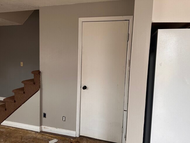 Building Photo - 306 N Arnold St