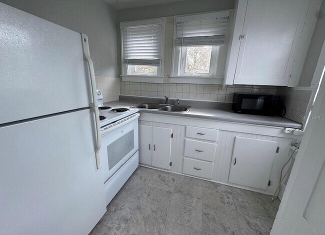 Building Photo - 1310 28th St N