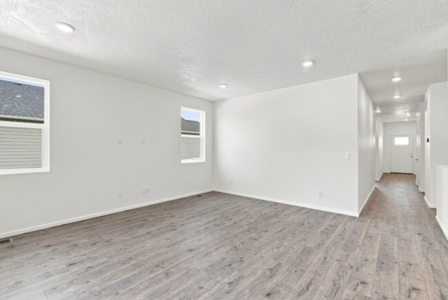 Building Photo - Spacious Columbia Floorplan with Full Unfinished Basement