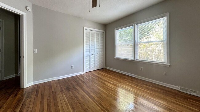 Building Photo - 2 & 3 Bedroom Townhomes in West Ashley