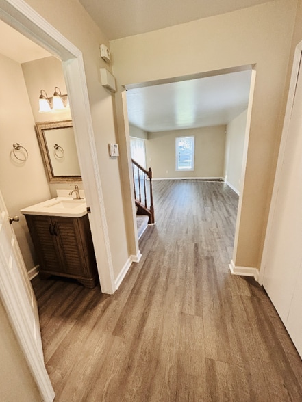 Building Photo - 116 Regents Blvd