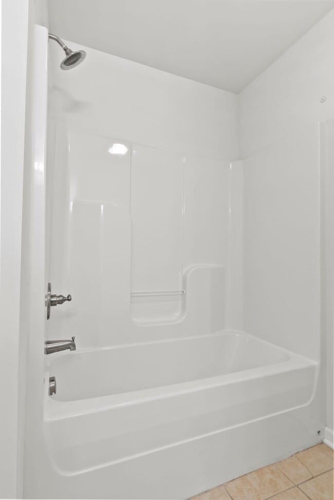 Building Photo - 573 Regency Cir