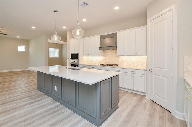 Building Photo - 13807 San Pasqual Pointe Dr