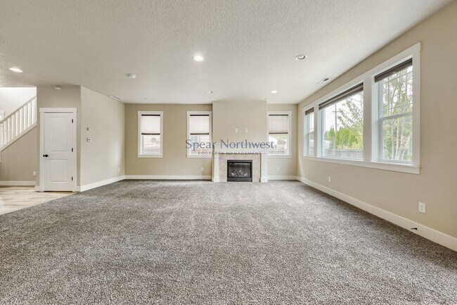 Building Photo - 552 NE 77th Ave