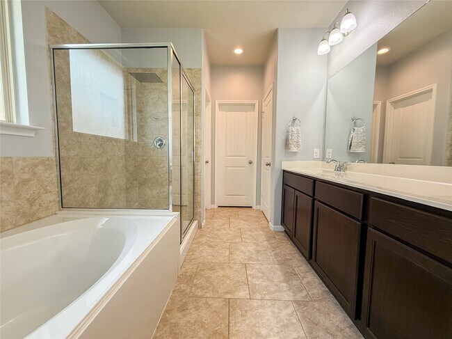 Building Photo - 2513 Kaman Ln