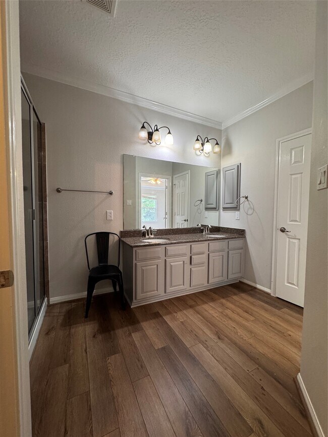 Building Photo - 137 E Montfair Blvd