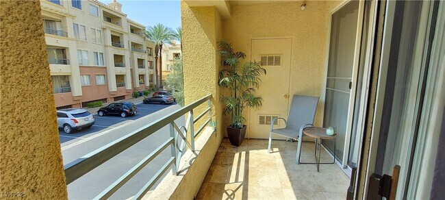 Building Photo - 270 E Flamingo Rd