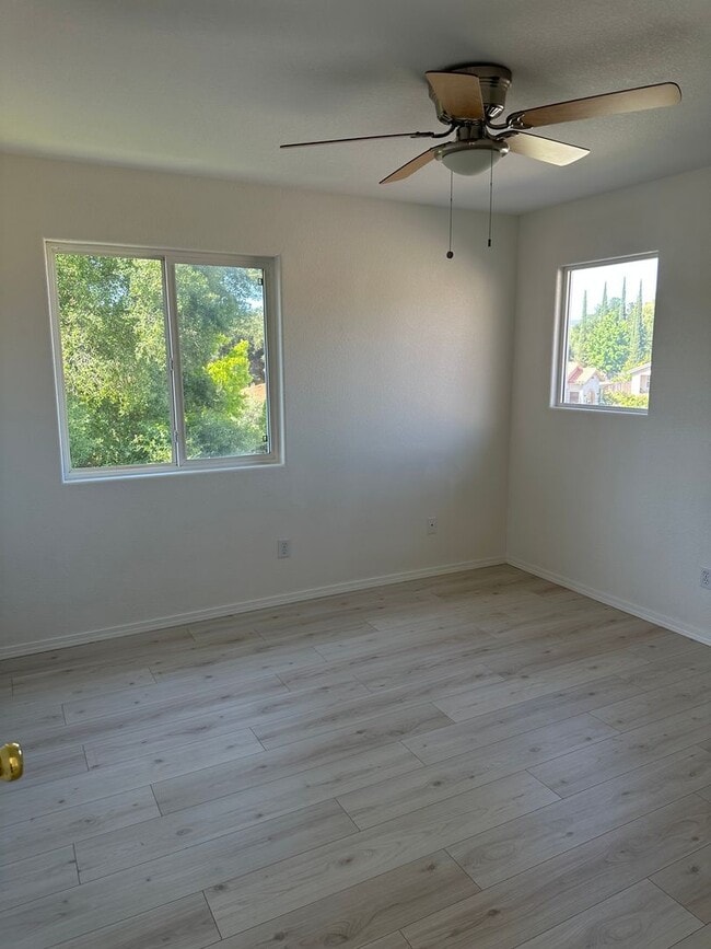 Building Photo - Significant rent reduction! Beautiful home in gated golf course community