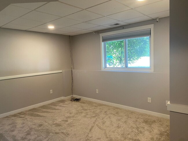 Building Photo - Spacious 5-Bedroom Home on Quiet Cul-de-Sac – Northeast Grand Rapids – Pet Friendly!