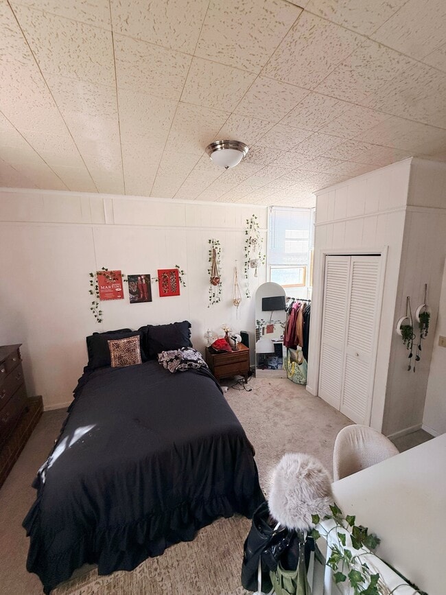 Building Photo - 937 E Ave