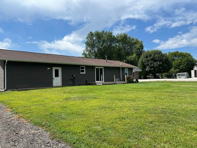 Building Photo - Spacious 3-Bedroom, 2-Bath Home in Middleb...