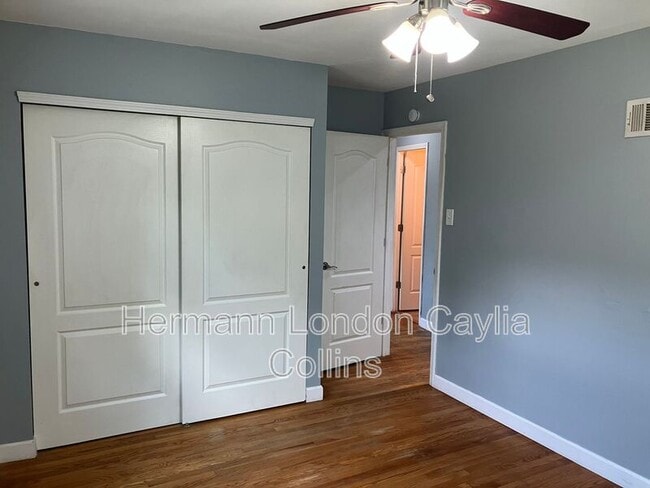 Building Photo - 3673 Park Lawn Dr