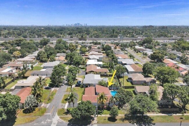 Building Photo - 5380 SW 8th Ct