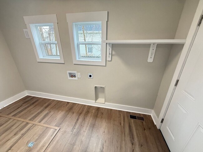 Building Photo - 823 N Main Ave