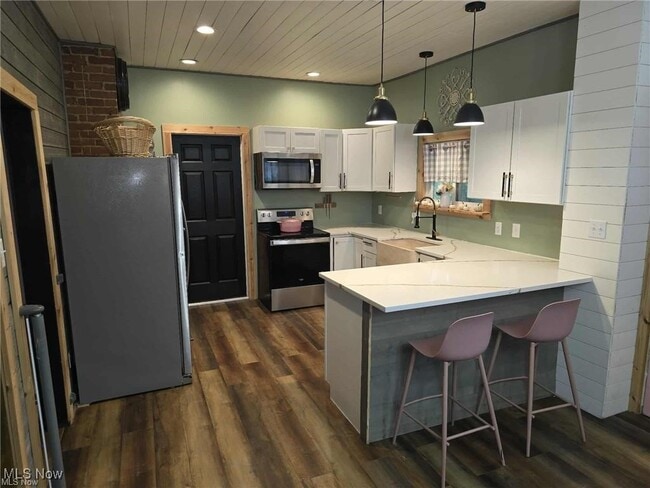 Building Photo - 202 Meek Ave