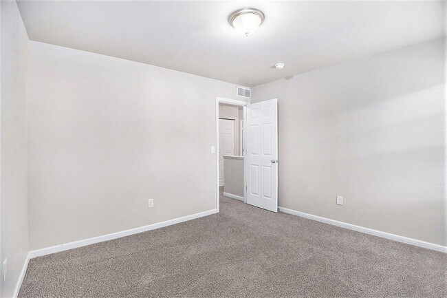 Building Photo - Outstanding 4 Bedroom Home with Great Schools!