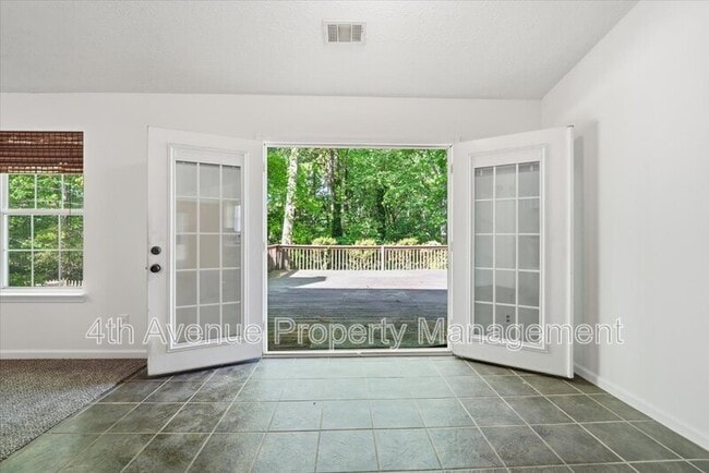 Building Photo - 407 Crested View Dr