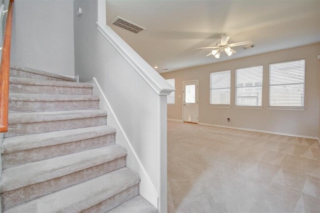 Building Photo - 5723 Vinemont Ln