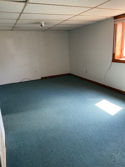 Building Photo - 512 E 5th St