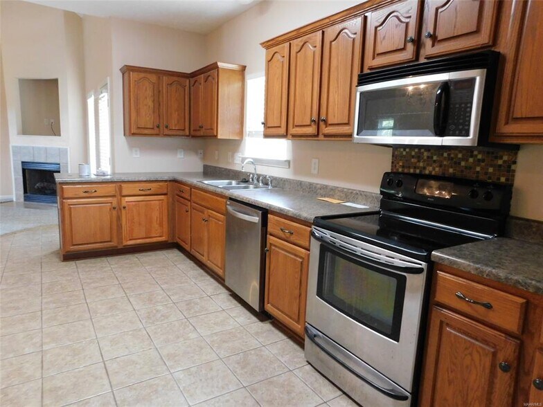 Building Photo - 601 Stirling Ridge