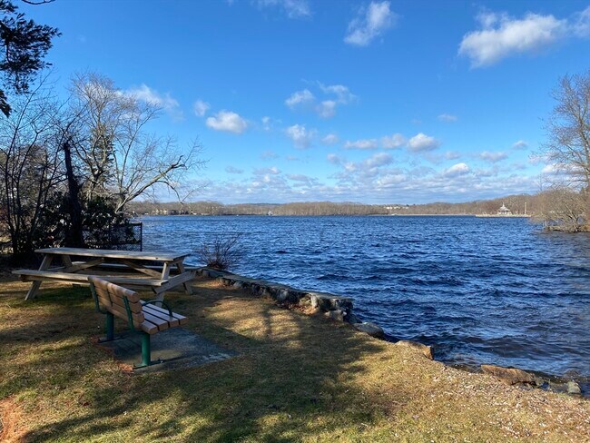 Building Photo - 20 Pond St