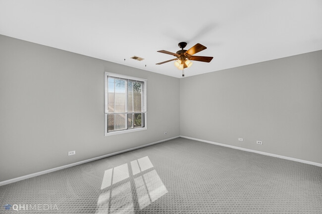 Building Photo - 920 Surrey Dr