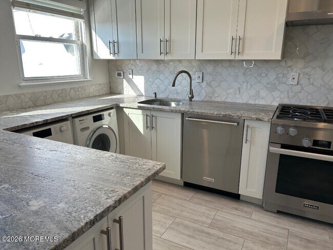 Building Photo - 122 Bodman Pl