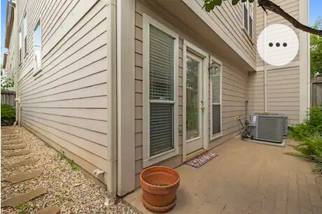 Building Photo - 1426 Crocker St