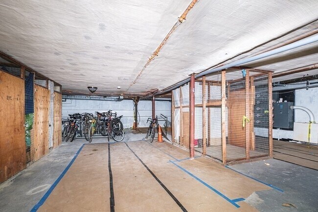 Building Photo - 210 Lake Shore Rd