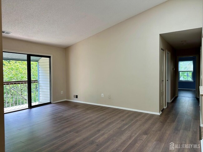 Building Photo - 319 Bromley Pl